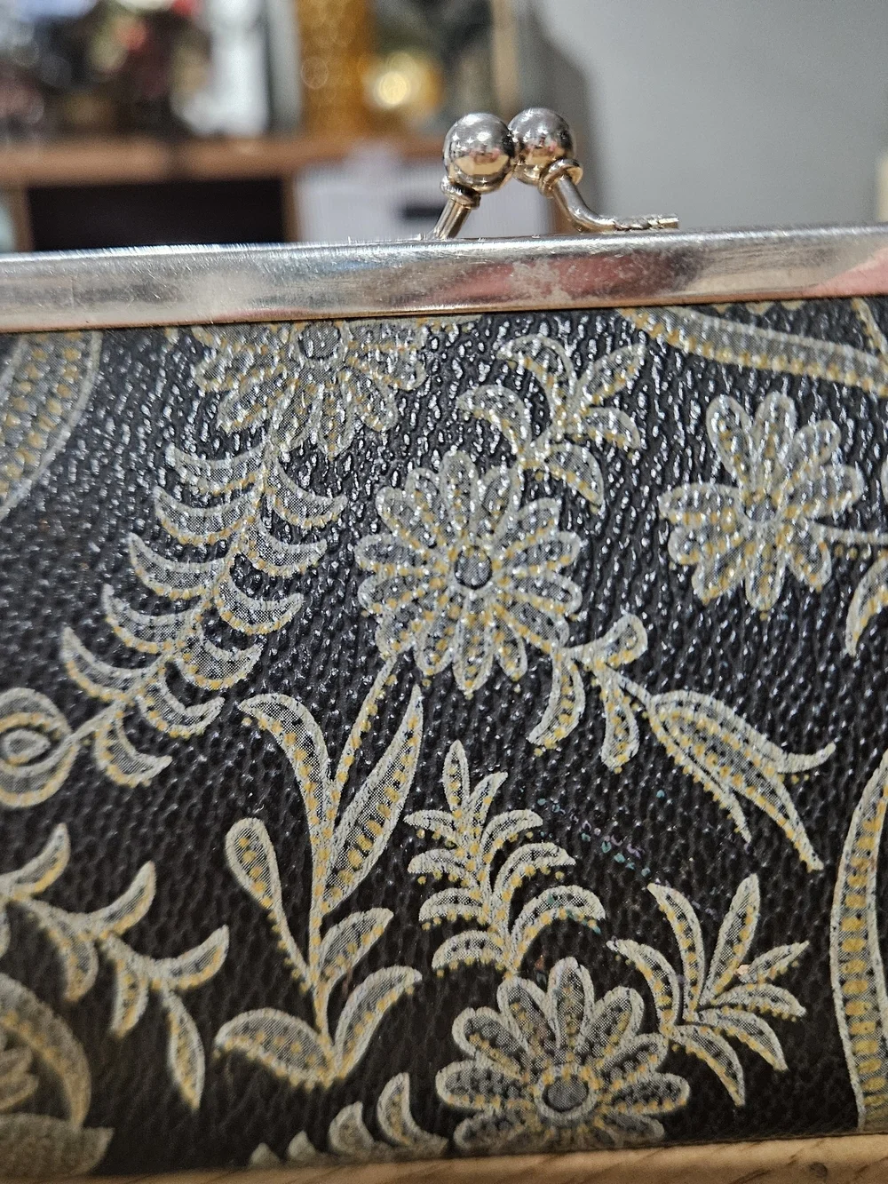 Vintage Floral Kiss Lock Coin Purse Wallet – Retro Mod Change Purse